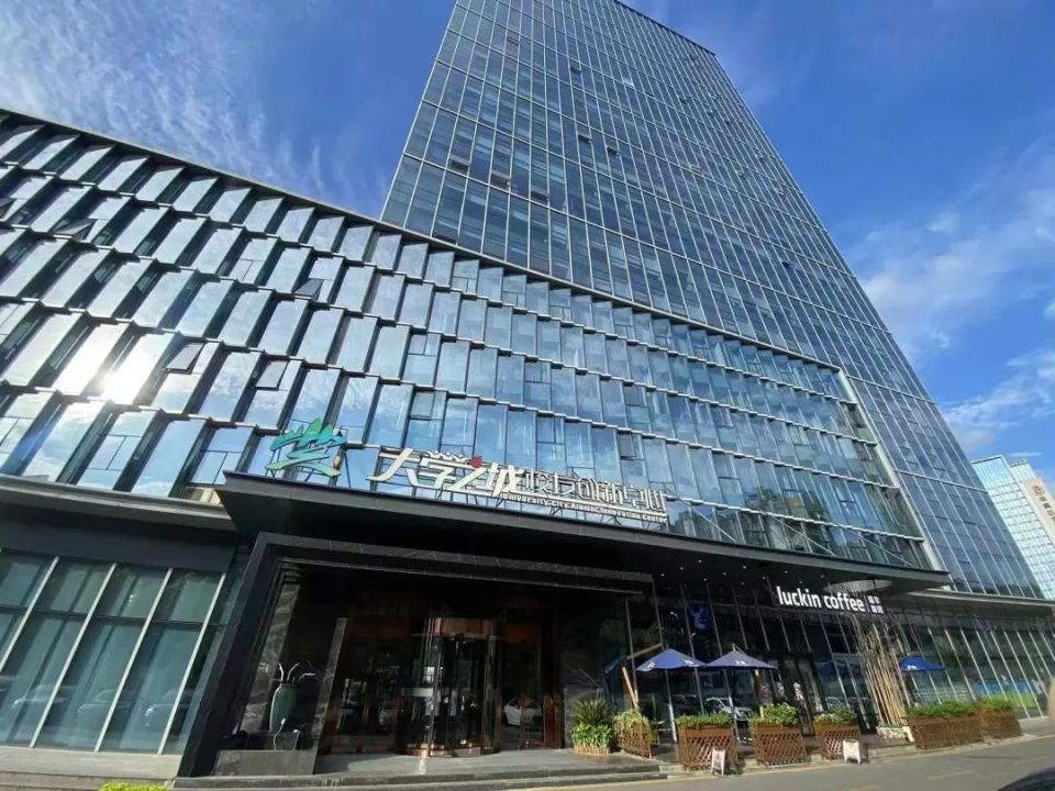 洪山人工智能大厦致力于构建人工智能,数字经济与实体经济深度融合的