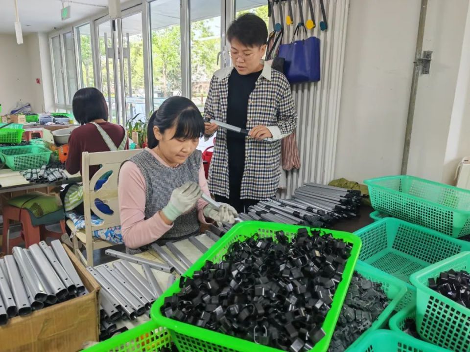 上楼舒心安居、下楼就业创业
