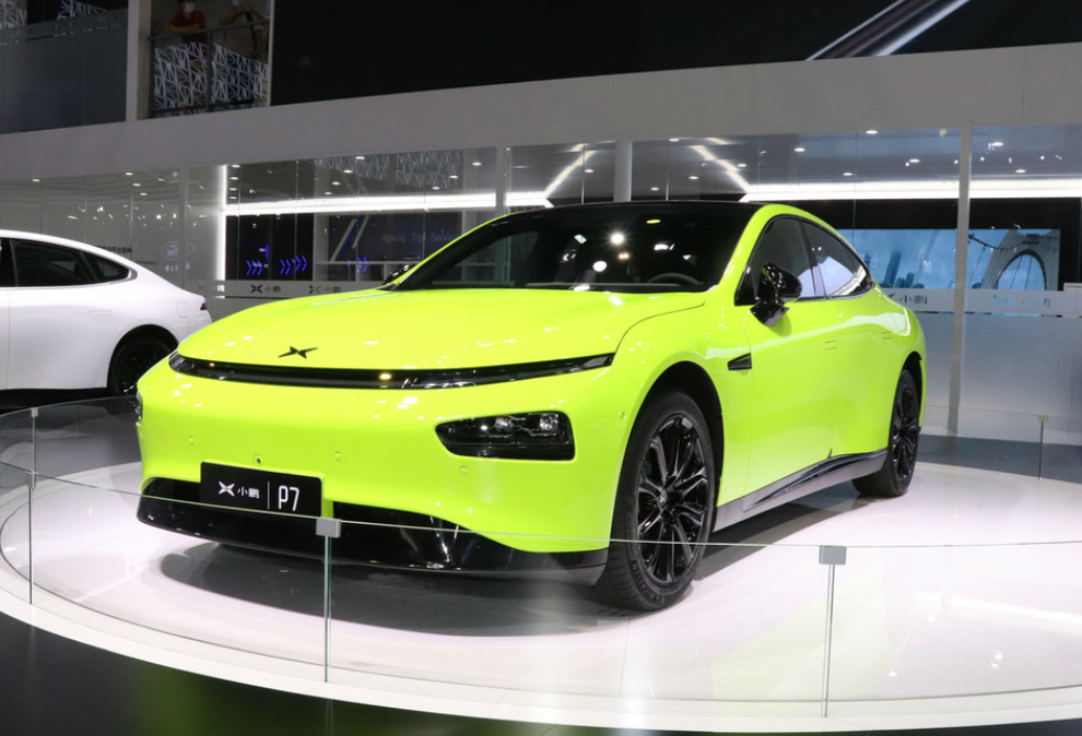 星际绿配小鹏p7i炫酷登场!配全系电吸门,提供四驱系统_腾讯新闻