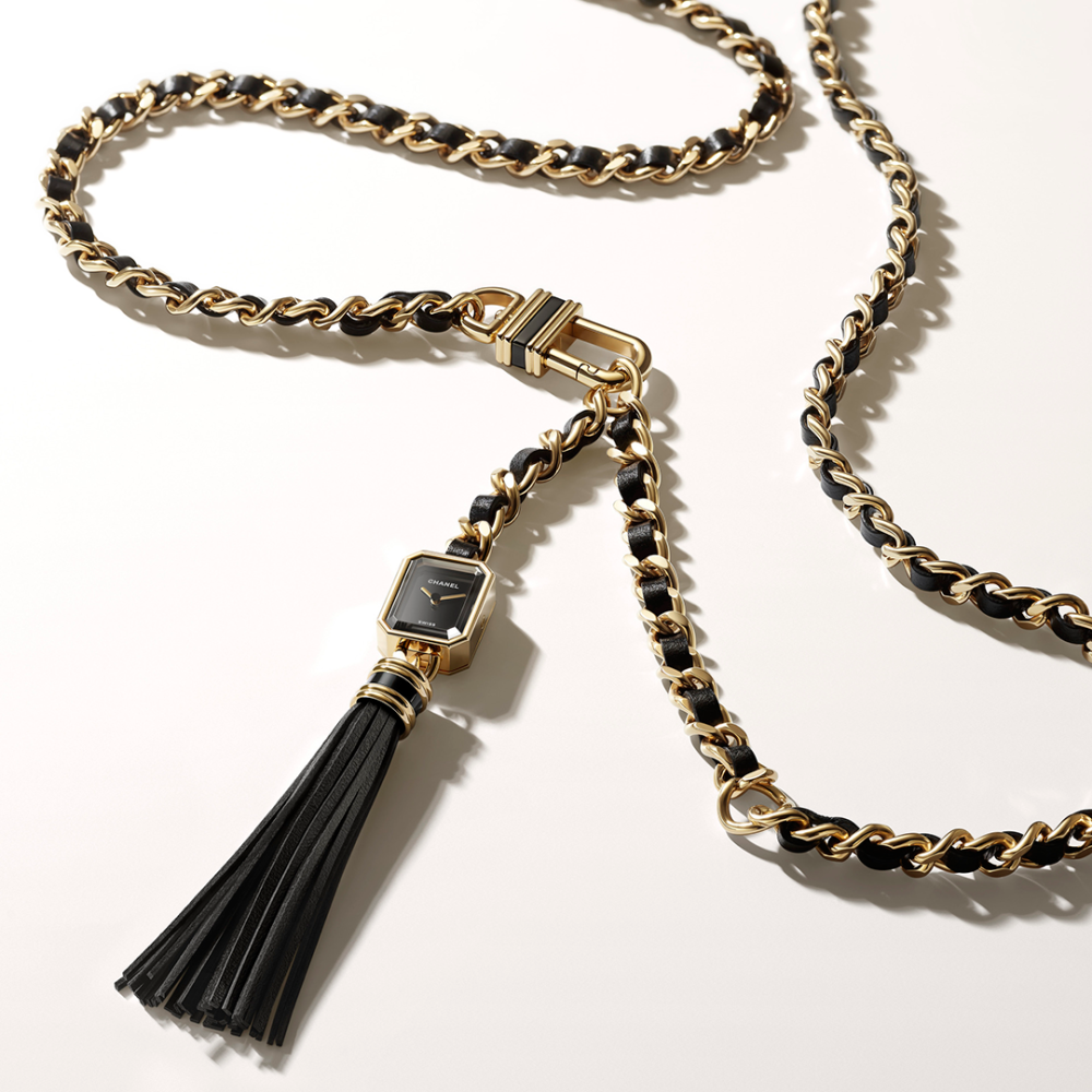 在腕表上穿针引线的人_腾讯新闻