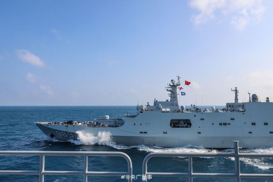 南部战区海军舰艇编队开展多海区练兵