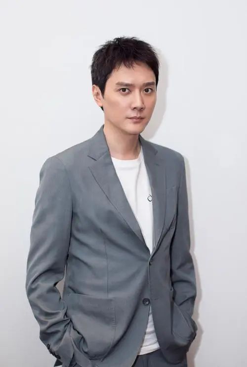 杨幂和冯绍峰合作时他多次要求导演加吻戏