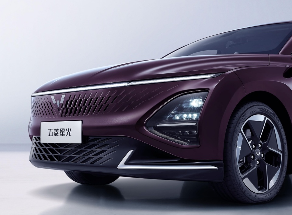 五菱版凯美瑞这插混中型轿车不到10万油耗比byd更低