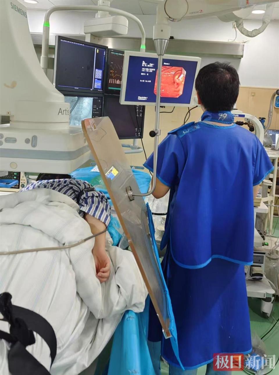 中年男子患胆结石不在意，腹痛难忍就医后病