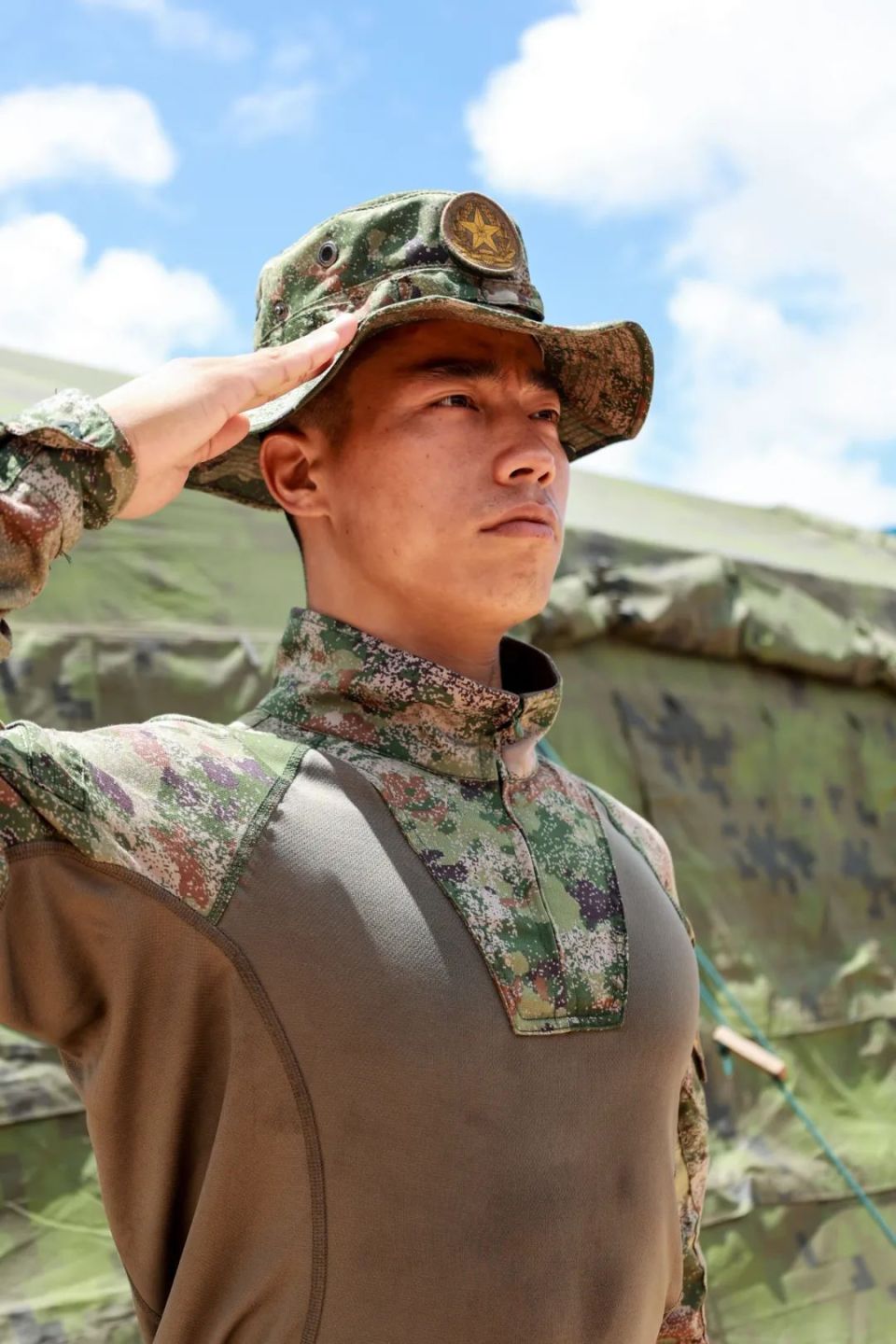 21式蛙服他们换上了