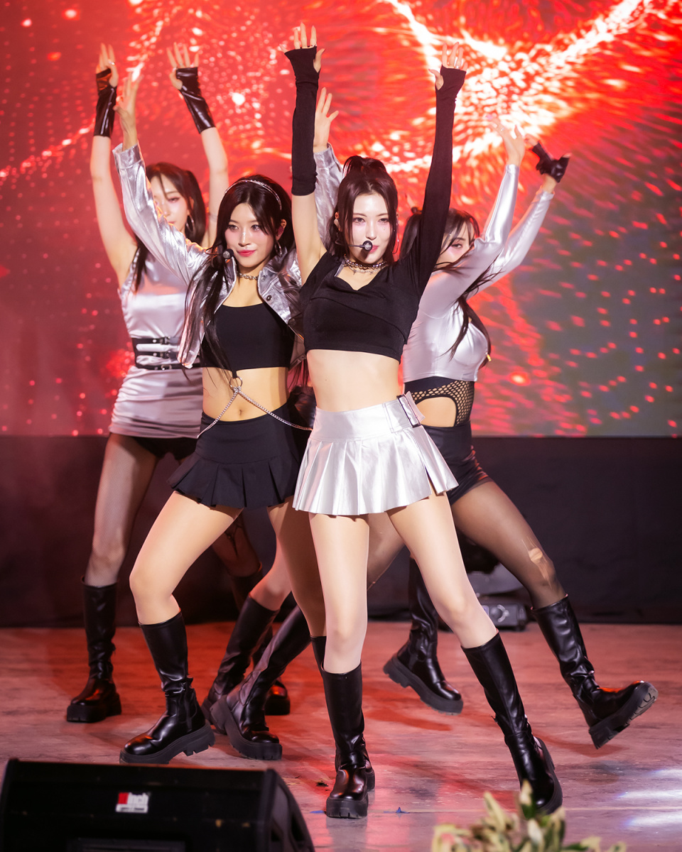 K-POP女团X:IN华丽出席 菲律宾马尼拉SBTown音乐节