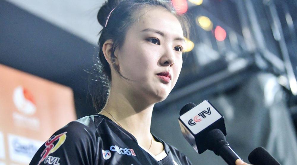 再见张常宁,前中国女排队长现身日本度假看比赛,是否退役仍未定_腾讯