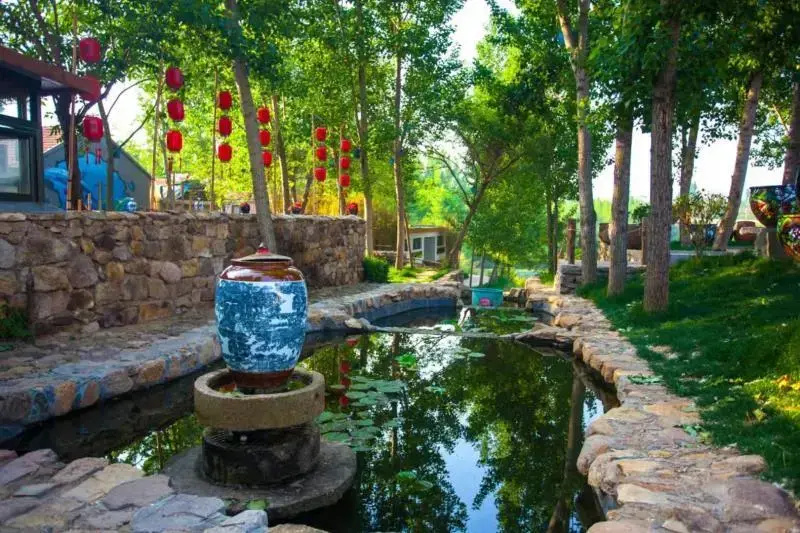 乡村文化活化传承等多功能,高品质于一体的"旅游 艺术"乡村文旅综合体