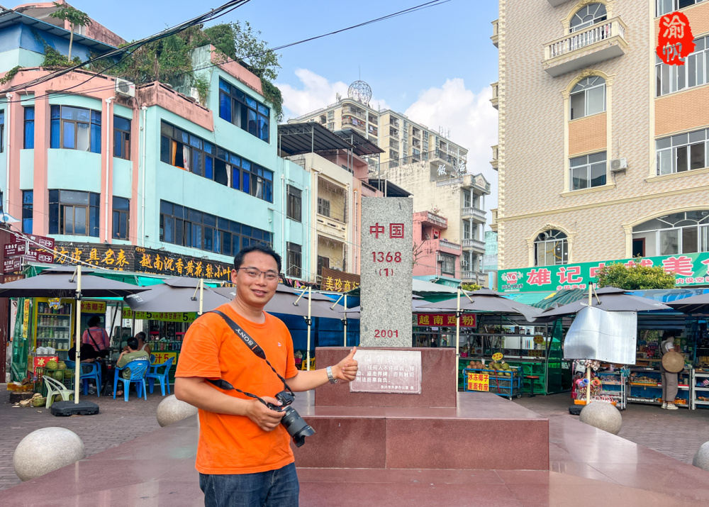 东兴国门瞻仰雄伟国门打卡新旧界碑领略越南风情与绿帽文化