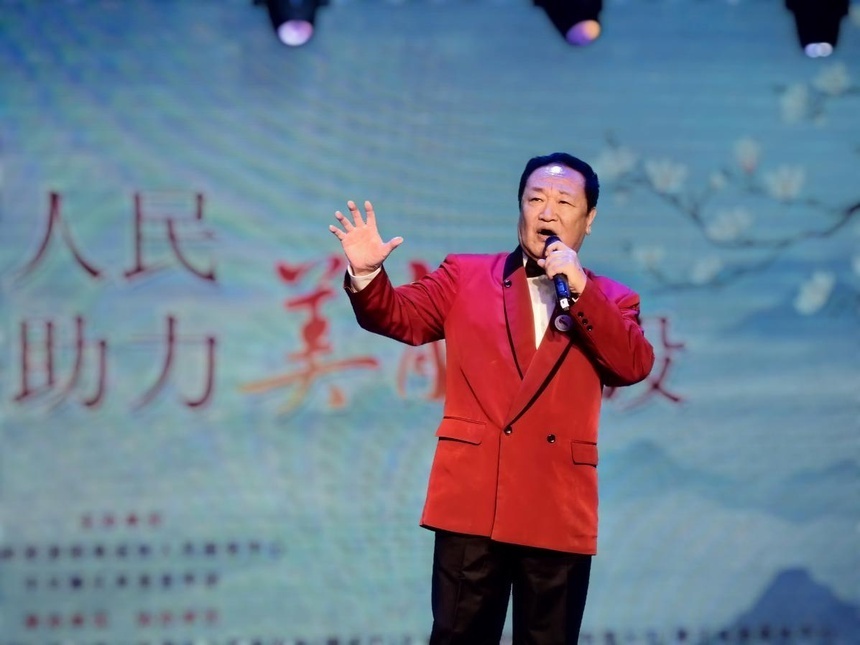 中国煤矿文工团 国家一级演员 刘君侠演唱《举杯吧,朋友》中央歌剧院