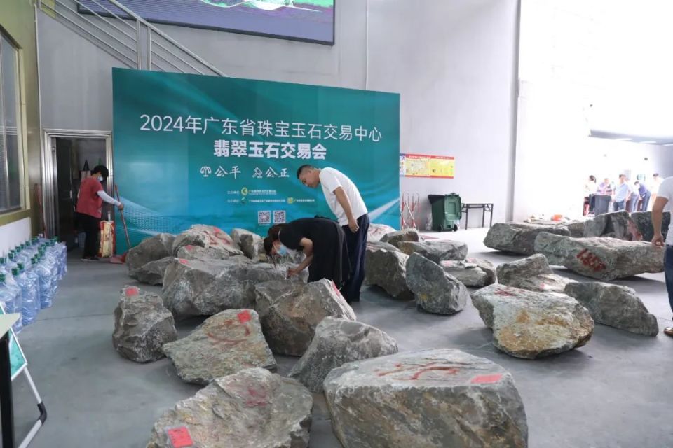 平洲翡翠交易市场地址(平洲翡翠交易市场地址电话) 第2张