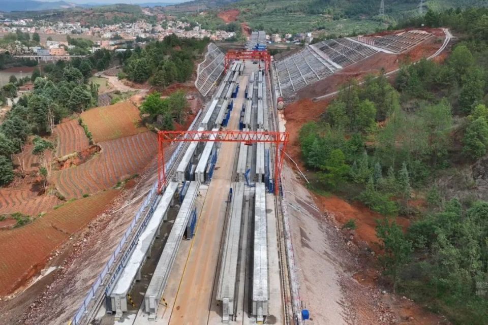 云南这条时速350公里高铁建设又有新突破!还有多条高速公路