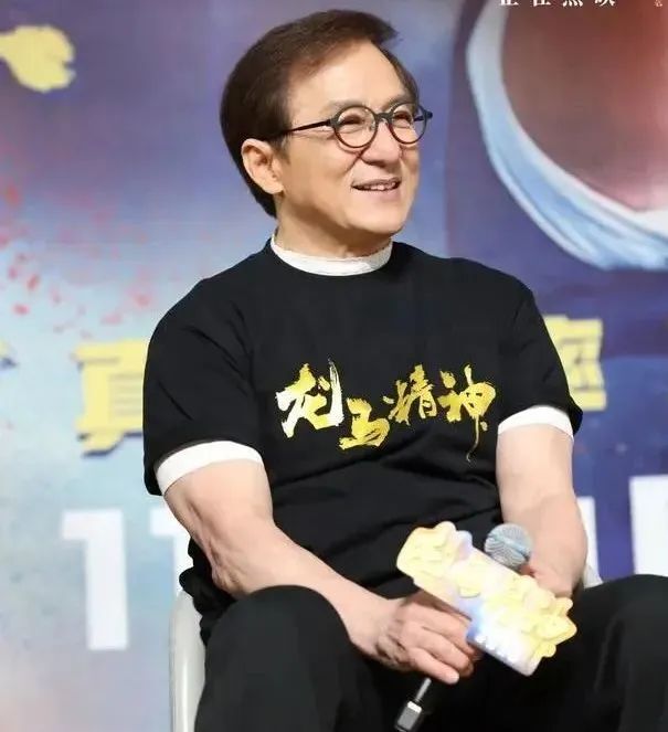 演员成龙,有新身份