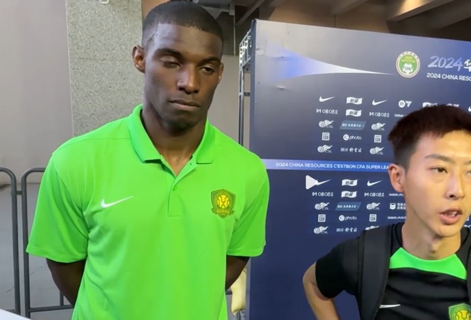 法比奥这个进球是生涯最好最后庆祝与患病球迷同行