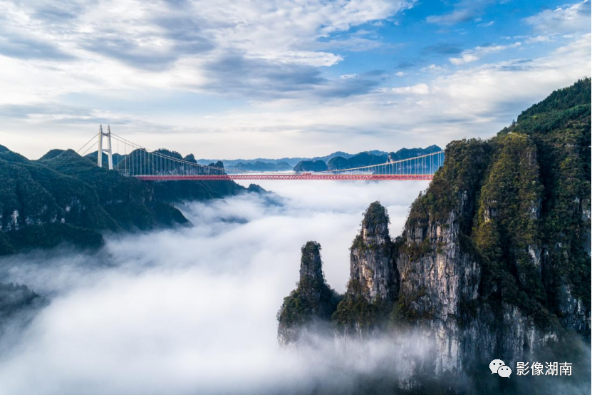 (矮寨大桥云海奇观 张术杰 摄)武陵深处有大美.