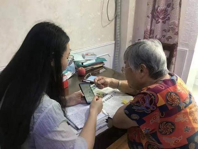 老太的存款之谜，女儿的陪伴与40万存款的消失