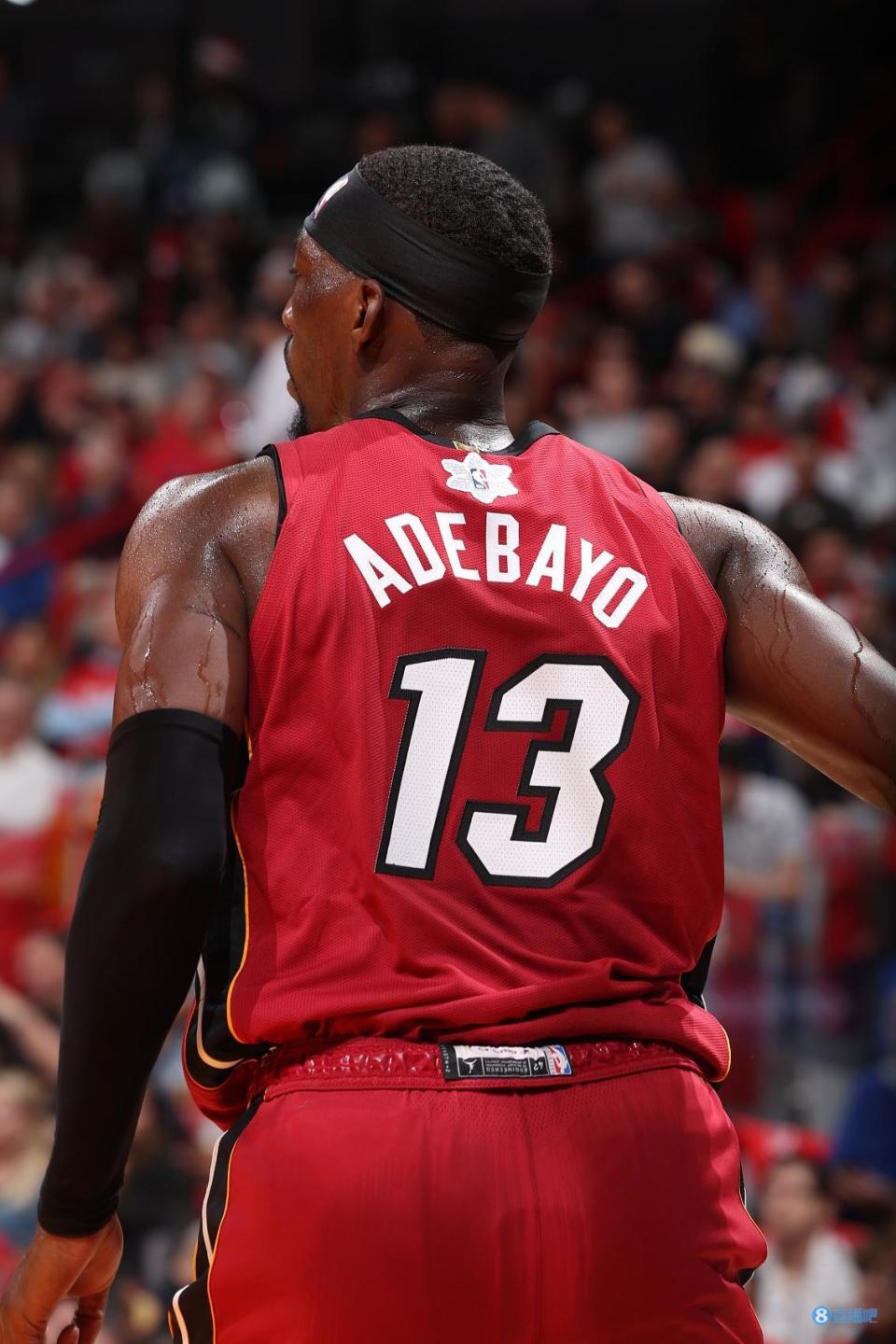 撑起内线阿德巴约半场6投3中得10分8板2助1断