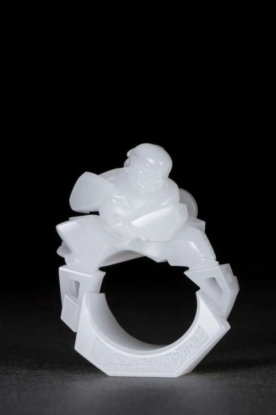 崔磊玉雕作品名师指点,天份加机遇,再加勤奋,崔磊也因此逐渐得到海派