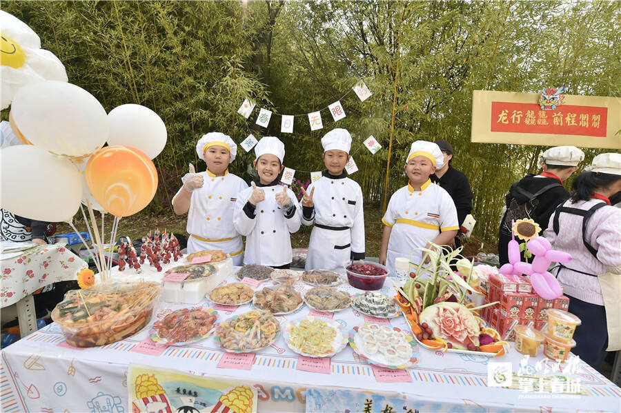 磊鑫外国语学校举办美食节长街宴