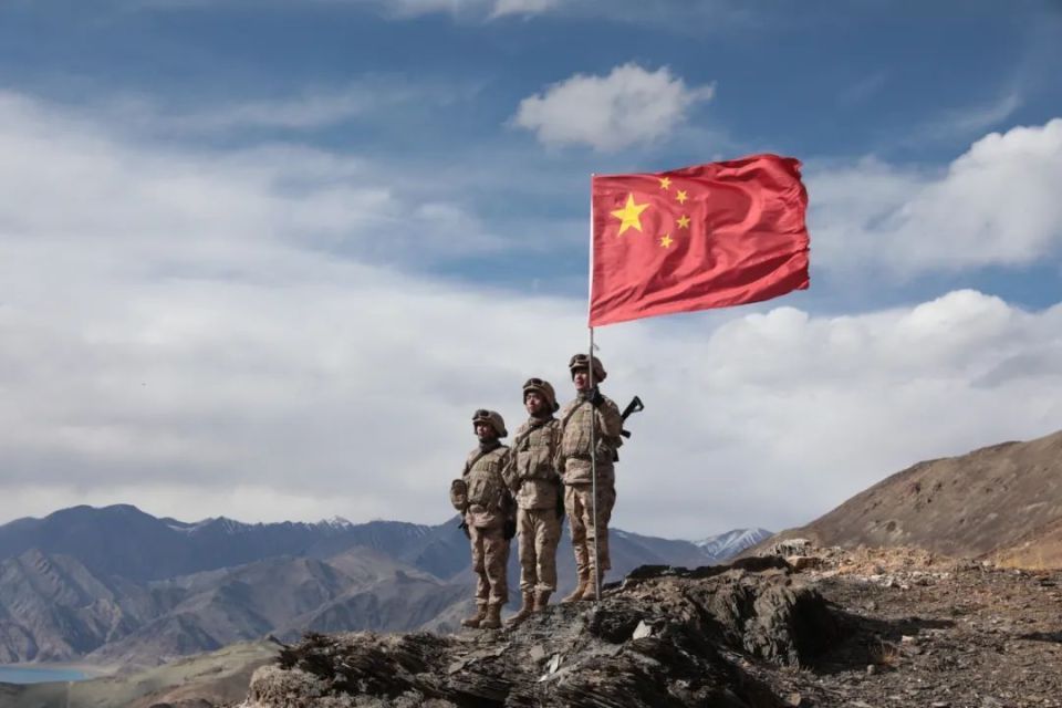 致敬坚守战位的中国军人