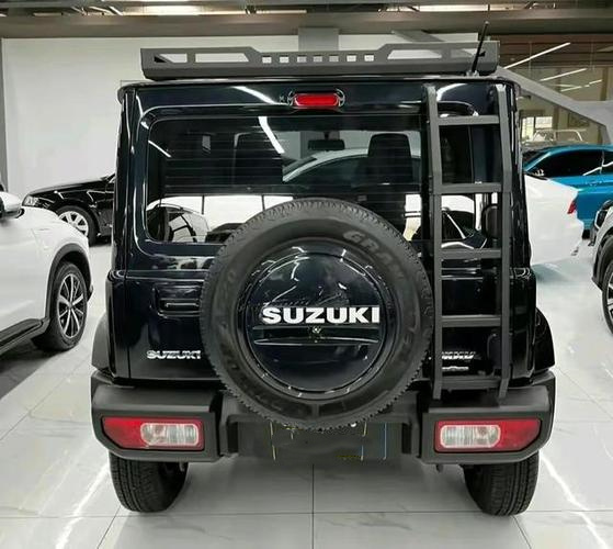 黑武士版"吉姆尼"进港,套件神似"巴博斯"!_腾讯新闻