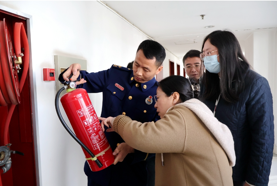 消防知识始于心防患未燃践于行宝鸡市生态环境局举办消防安全知识培训