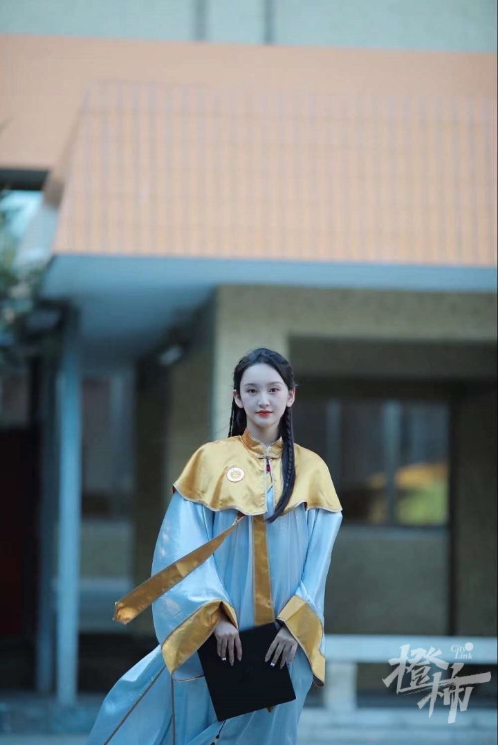 汪伊美说第一次喊出"妈妈"时,妈妈激动地哭了.