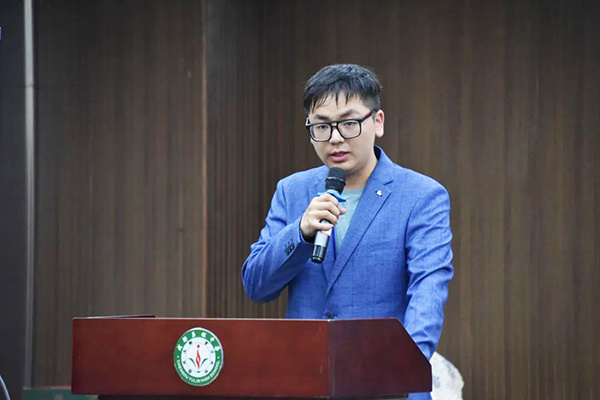 副校长郭朝辉在会议上代表四川师范大学表达了对成都玉林中学的感谢