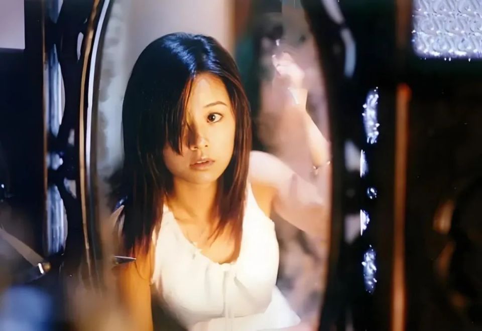 49岁林心如美出新高度!医美与时尚并重,少女气息扑面而来