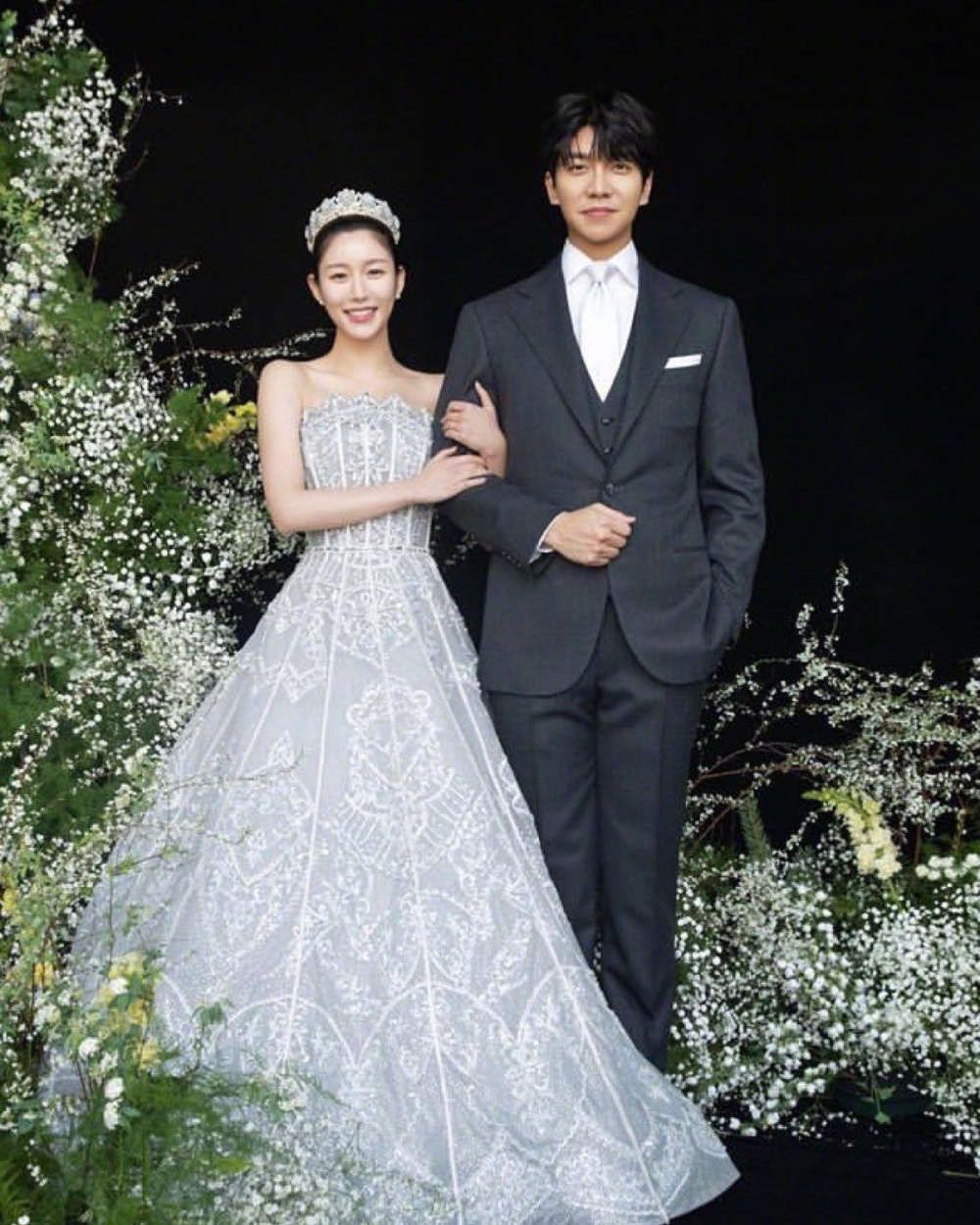 李升基夫妇捐礼金疑遭转手 岳母甄美里这样回应!_腾讯新闻