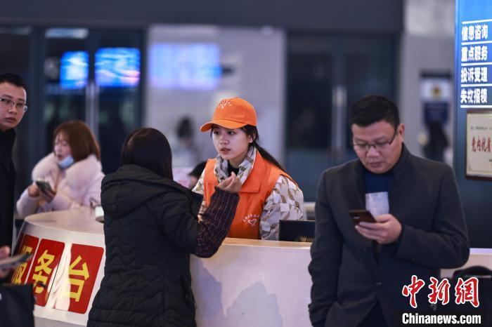 "90后"铁路青年志愿者周静怡:让青春在服务中闪光_腾讯新闻
