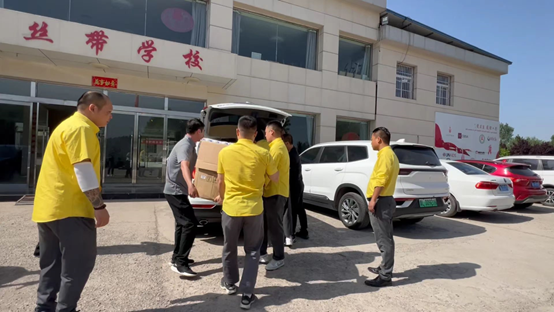 "艾"与被爱,连着红丝带,创艺装饰公益行走进临汾红丝带学校