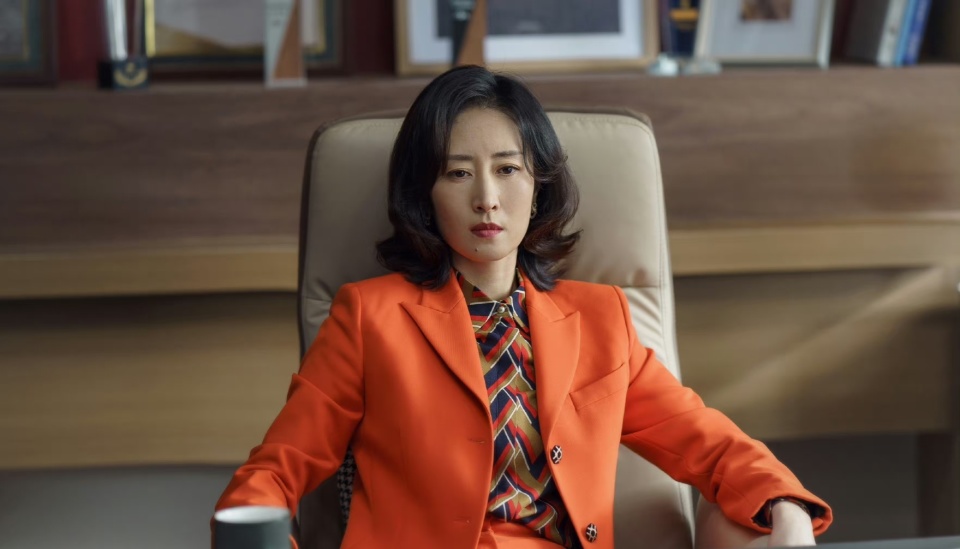 再者是"大姐大"刘敏涛,其凭借《伪装者》中大姐一角和《红色高跟鞋》