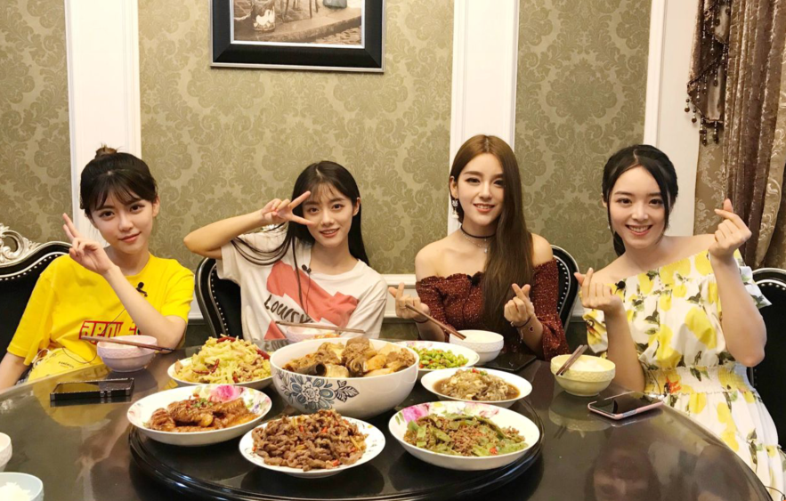 rita晒巴黎世家带字母丝袜!引粉丝热议:你为什么还没有人追?_腾讯新闻