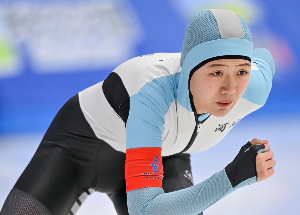 速度滑冰青年组女子1000米赛况