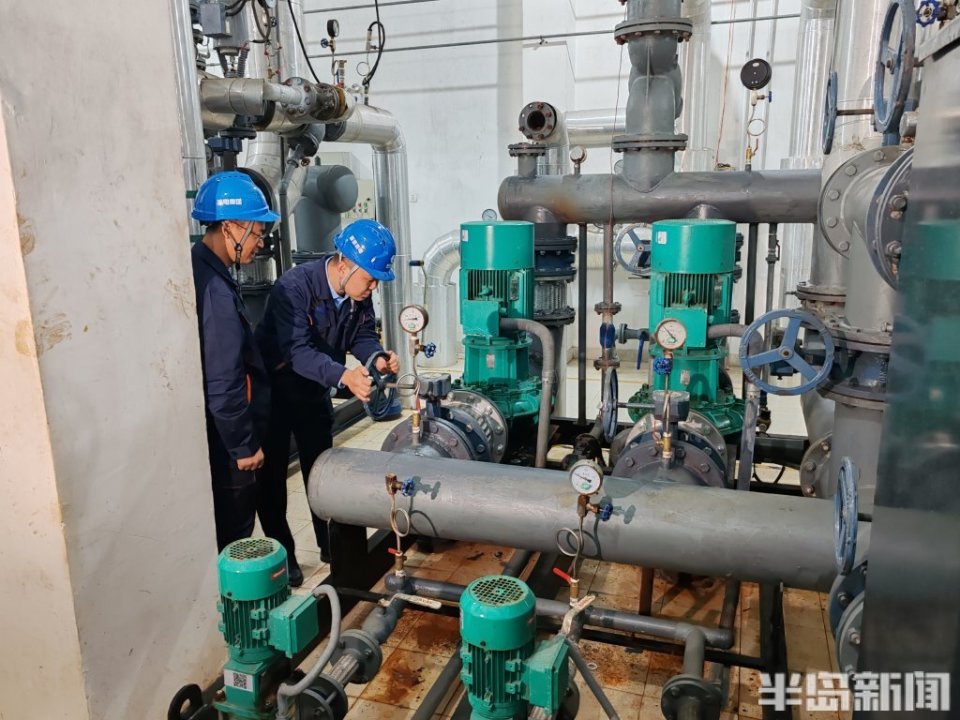 16日0时起青岛正式供热,记者夜探供热站和居民家_腾讯新闻