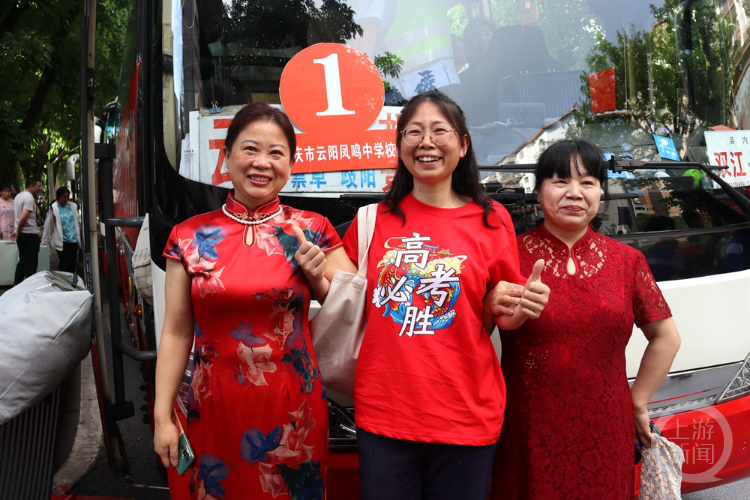 在云阳县公安局交巡警大队和各乡镇派出所民警的全程护送下,凤鸣镇