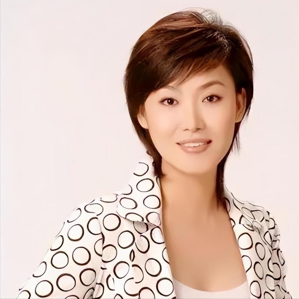 央视主播郑丽:赵普的妻子是谣言,37岁低调做妈妈,丈夫是普通人