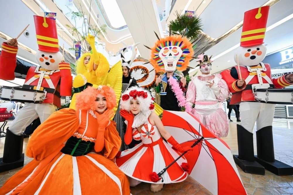 欢乐颂4:人偶巡游表演在长春,四平,白山,通化,白城等各地为了让小朋友