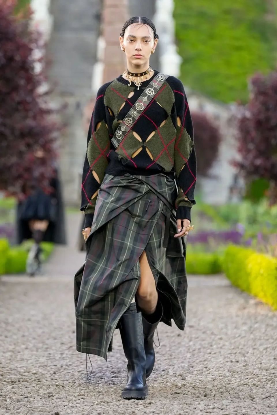 dior迪奥2025早春度假系列发布!(古堡花园掠影)