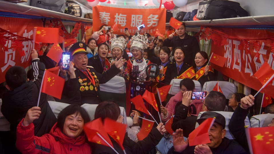 新春"椒"响曲丨春运里的慢火车,满载年味的"幸福快车"_腾讯新闻