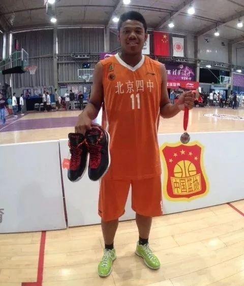 北京四中是北京市最好的篮球学校之一,祝铭震在这所学校遇到了他想要