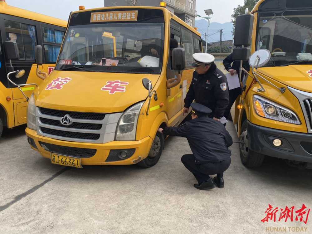 石门皂市镇中心学校召开校车安全工作会议