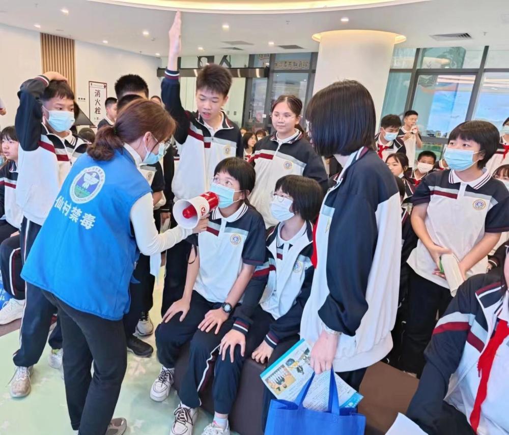广州增城仙村:中学生参观禁毒教育基地,筑牢禁毒思想防线_腾讯新闻