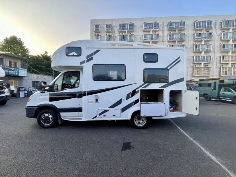 【二手方车】20年6月凤凰依维柯大额头房车