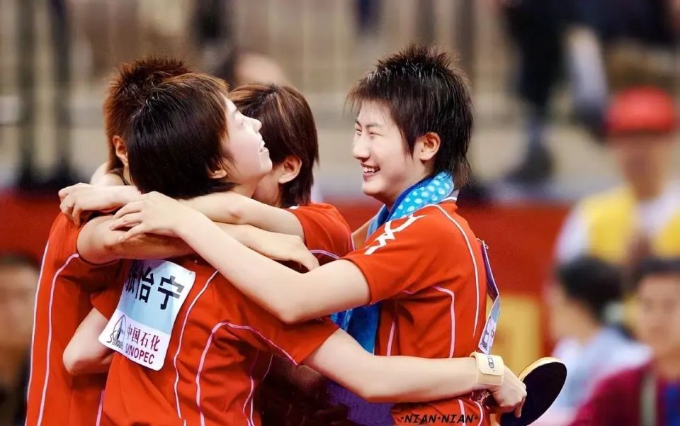 23年再看丁宁和"大魔王"张怡宁:她们的姐妹情,堪称世间罕有_腾讯新闻