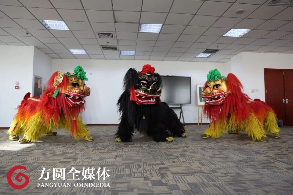 锣鼓一响，280岁的白纸坊太狮来啦！点击即看“人狮合一”_腾讯新闻