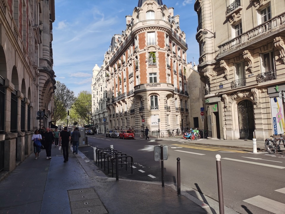 巴黎街景巴黎圣母院还是米拉博桥?