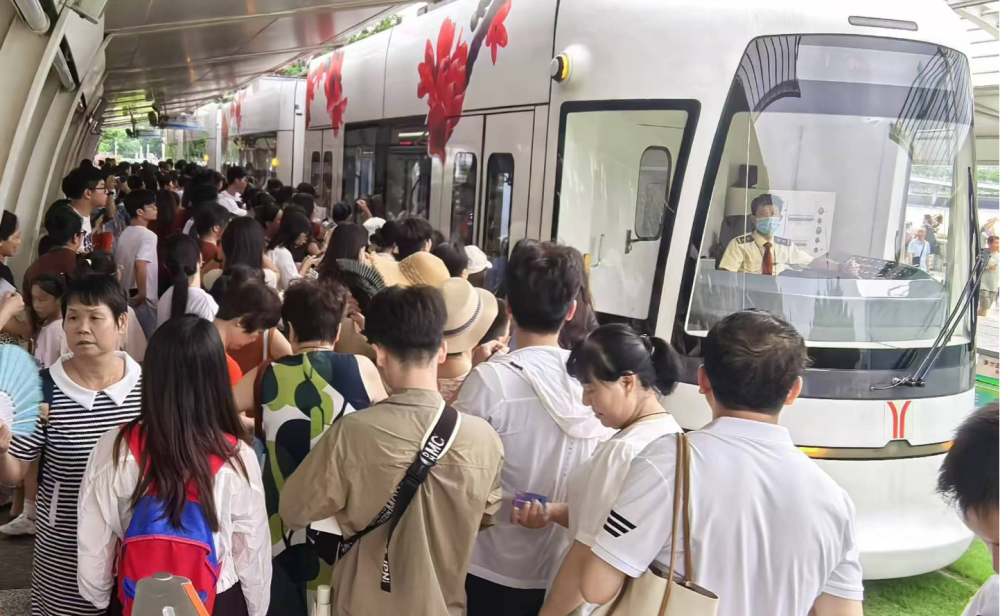 暑运结束，广州地铁三条线路日均客流超百万人次_腾讯新闻