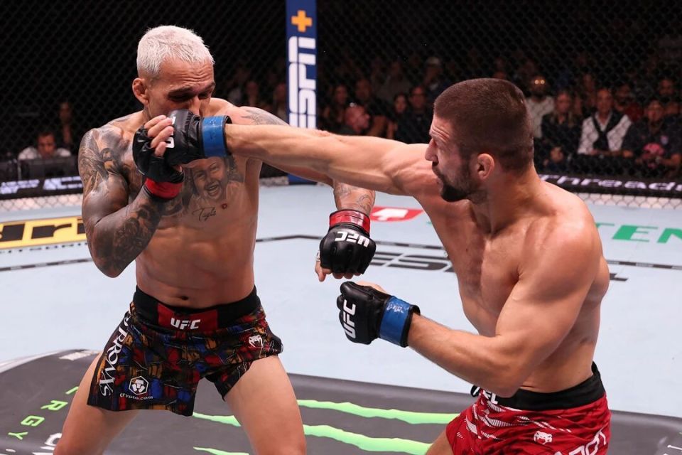 奥利维拉第二回合背后裸绞降服加姆罗特